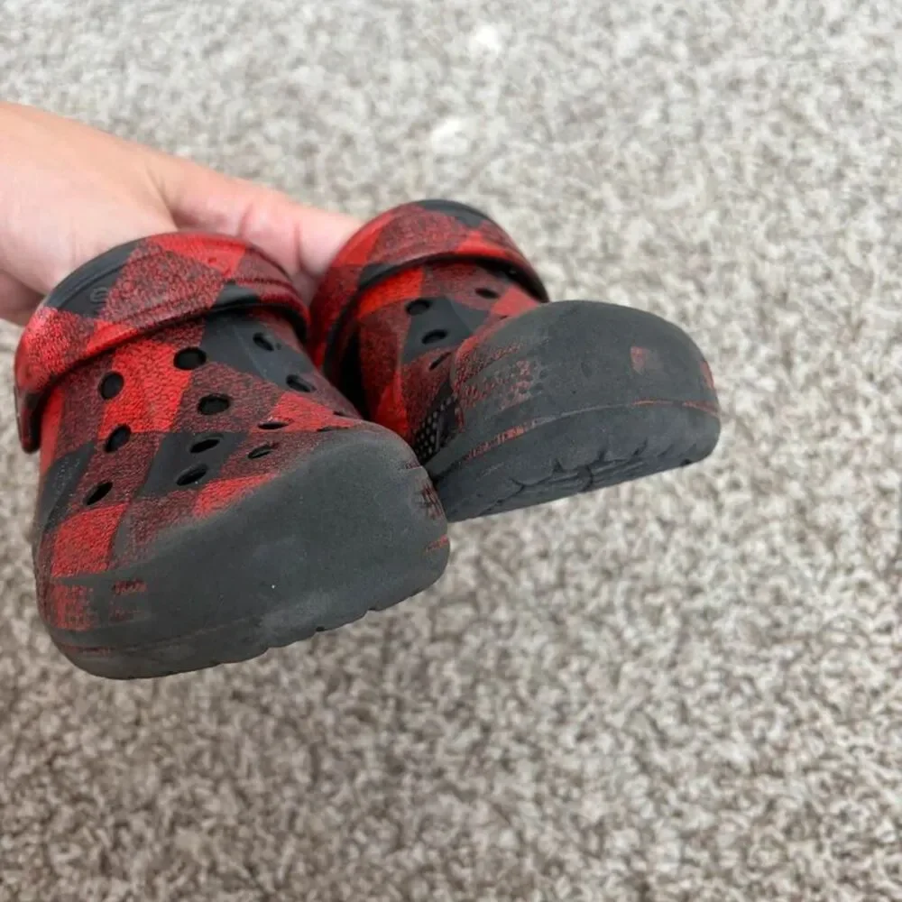 Size 8 / Toddler Girl Lined Crocs